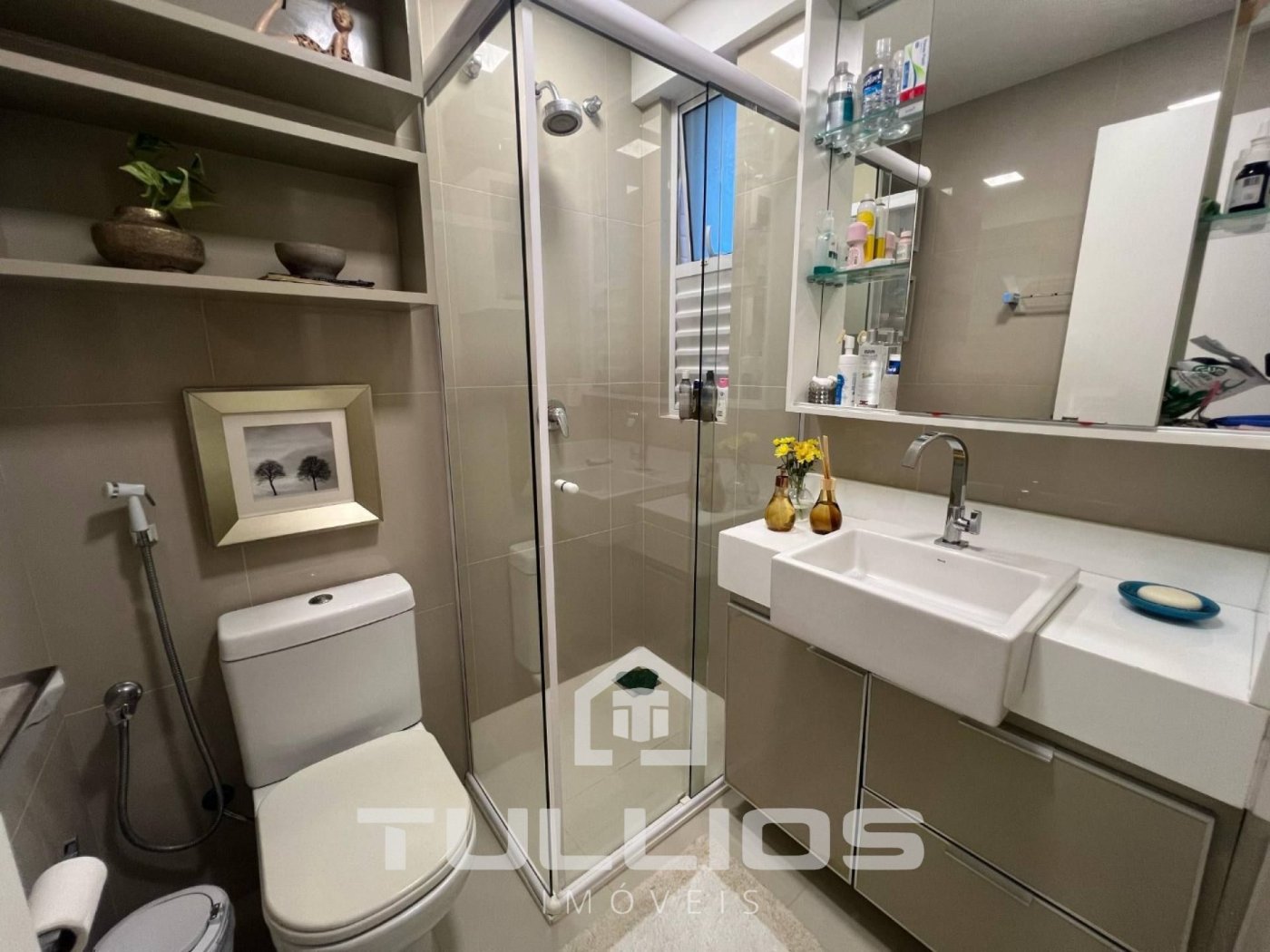 Viva o horizonte infinito: Apartamento de Luxo com Vista Eterna para o Mar!