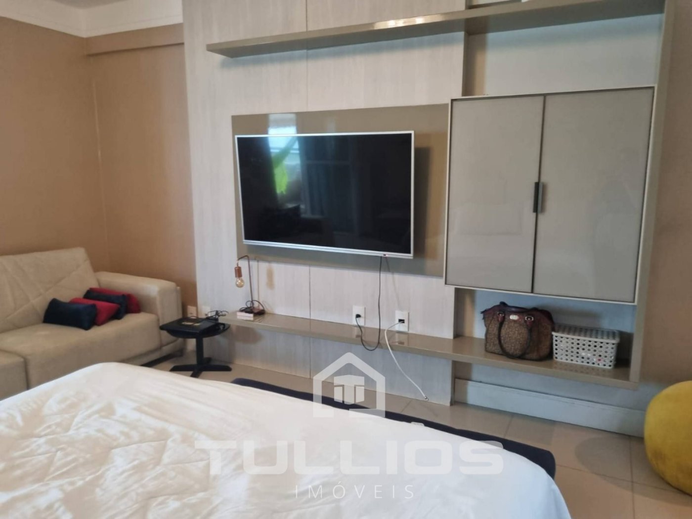 Viva com Luxo e Conforto à Beira-Mar: Apartamento de 299m² na Ponta D´Farol