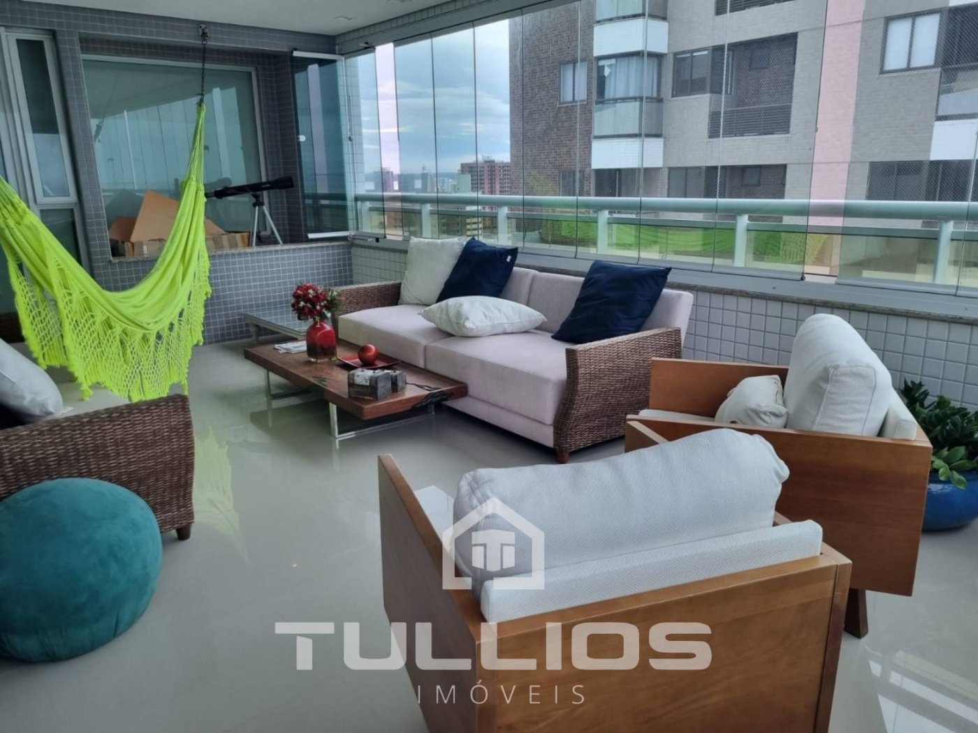 Viva com Luxo e Conforto à Beira-Mar: Apartamento de 299m² na Ponta D´Farol